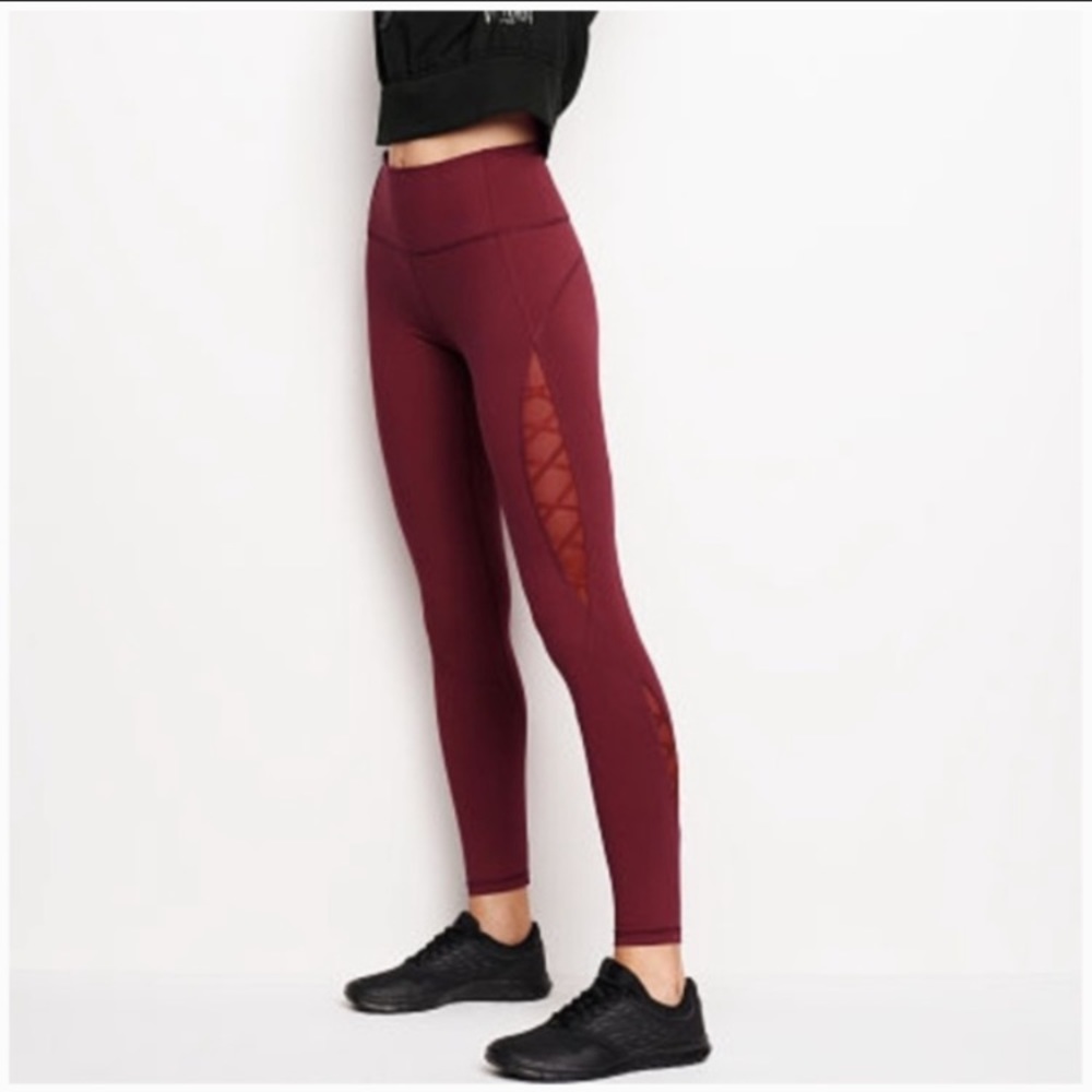VS Sport Knockout Leggings in Maroon